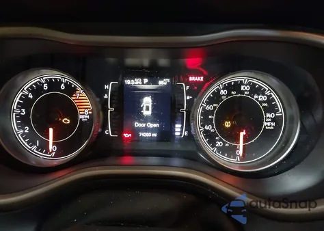 2017 Jeep Cherokee Latitude 4X4 z USA, uszkodzony, nr VIN 1C4PJMCS6HW587796